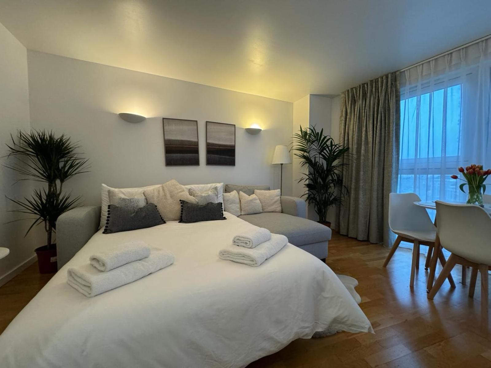 Luxury Apartment In Canary Wharf Лондон Екстериор снимка